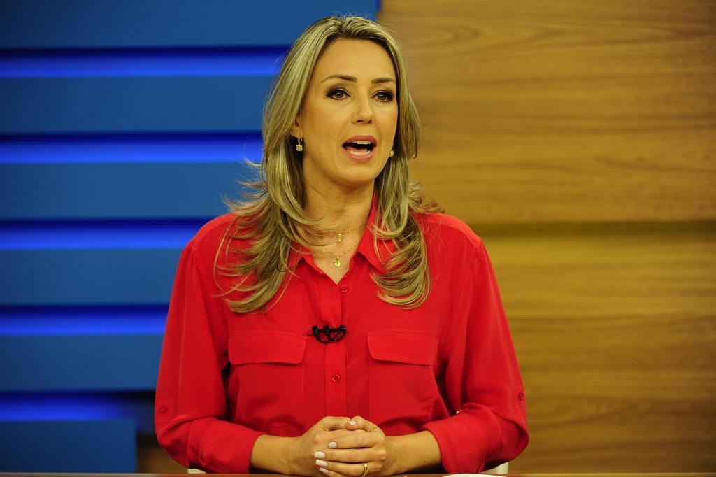 apresentadora carla fachim volta à tevê entretenimento